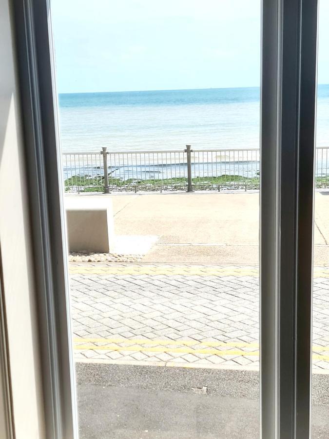 Seas The Day Beachfront Apartment Ramsgate - Sleeps 4 Eksteriør bilde